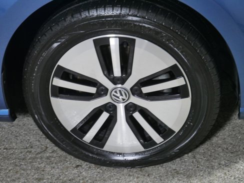 Used 2016 Volkswagen e-Golf SE w/ DC Fast Charging Package image 15