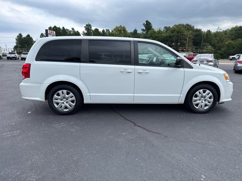 Used 2018 Dodge Grand Caravan SE w/ UConnect Hands-Free Group image 6