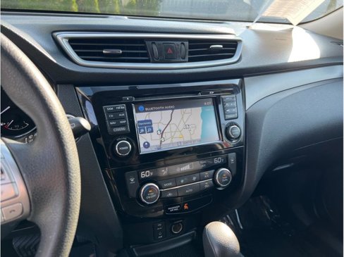 Used 2016 Nissan Rogue SV w/ SV Premium Package image 8