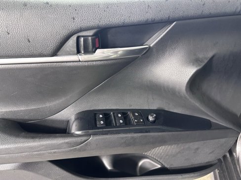 Used 2020 Toyota Camry SE image 19