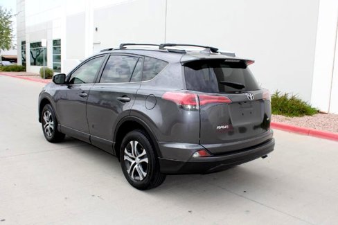 Used 2017 Toyota RAV4 LE image 7