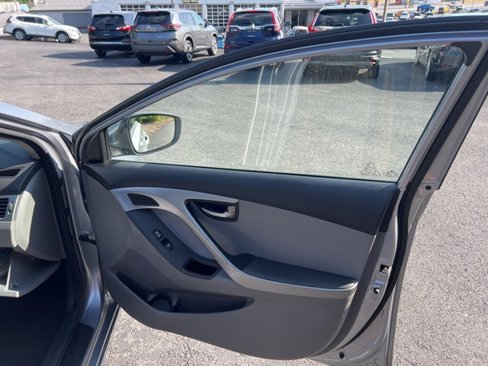 Used 2016 Hyundai Elantra SE image 14