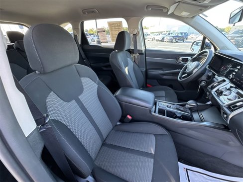 Used 2023 Kia Sorento LX image 25