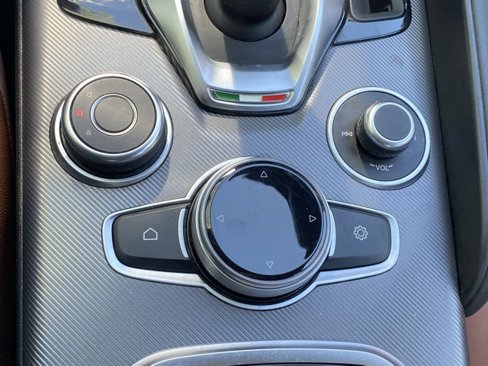 Used 2021 Alfa Romeo Giulia Ti Sport image 33