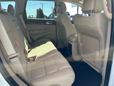 Used 2022 Jeep Grand Cherokee Laredo E w/ Security & Convenience Group image 5