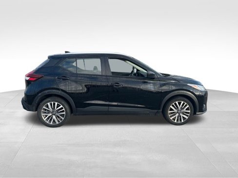 Used 2024 Nissan Kicks SV image 6