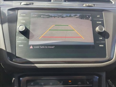 Used 2022 Volkswagen Tiguan SE image 14