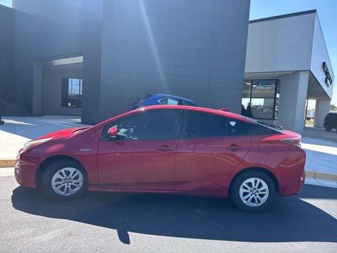 Used 2016 Toyota Prius Two image 1