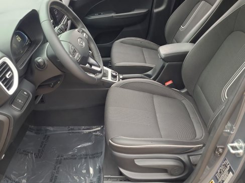 Used 2024 Hyundai Venue Limited image 10
