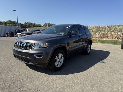 Used 2017 Jeep Grand Cherokee Laredo w/ Quick Order Package 23E image 3