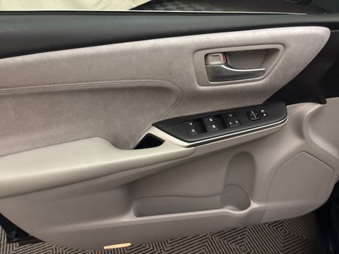 Used 2017 Toyota Camry XSE image 11