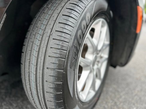 Used 2023 Chrysler Pacifica Touring-L image 12