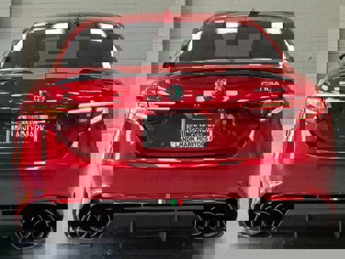 Used 2017 Alfa Romeo Giulia Quadrifoglio image 39