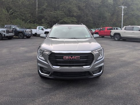 Used 2023 GMC Terrain SLE w/ Driver Convenience Package image 4