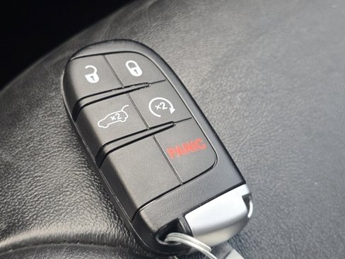 Used 2013 Dodge Journey R/T w/ Flexible Seating Group image 18