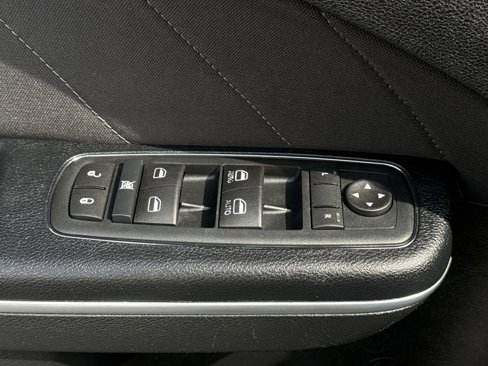 Used 2015 Dodge Charger SXT w/ Driver Confidence Group image 15