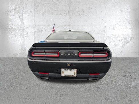 Used 2019 Dodge Challenger SXT image 5