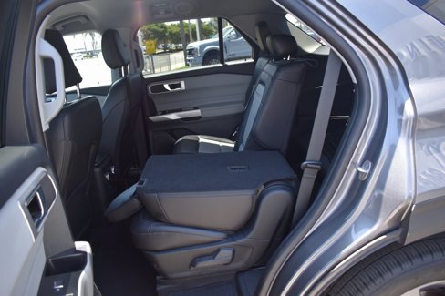 Used 2022 Ford Explorer XLT w/ Equipment Group 202A image 8
