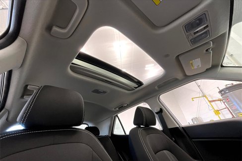 Certified 2023 Hyundai Venue SEL image 17
