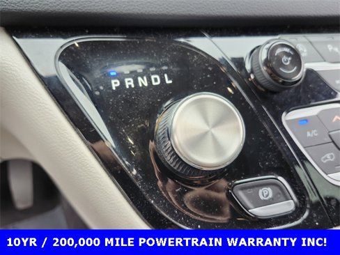Used 2023 Chrysler Pacifica Touring-L image 22