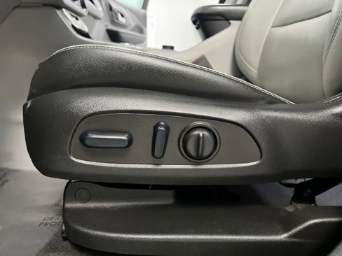 Used 2023 GMC Terrain SLT image 10