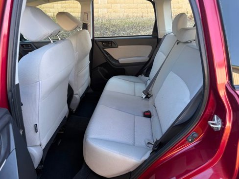 Used 2014 Subaru Forester 2.5i image 7