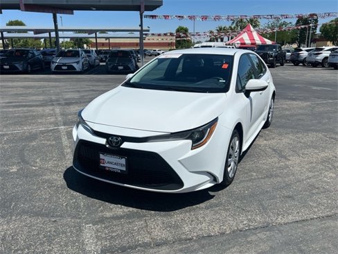 Used 2022 Toyota Corolla LE image 3