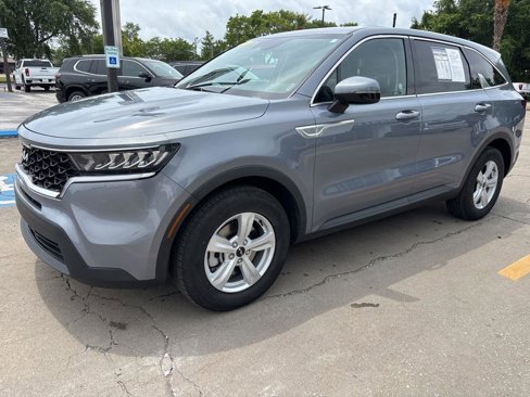 Used 2023 Kia Sorento LX image 3