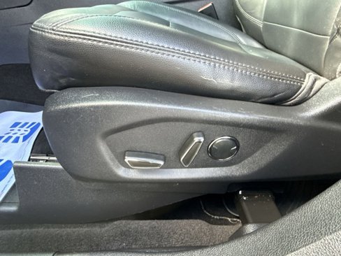 Used 2016 Ford Explorer XLT w/ Equipment Group 202A image 14