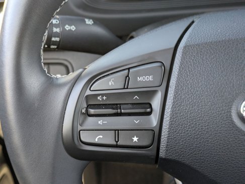 Used 2024 Hyundai Venue Limited image 24