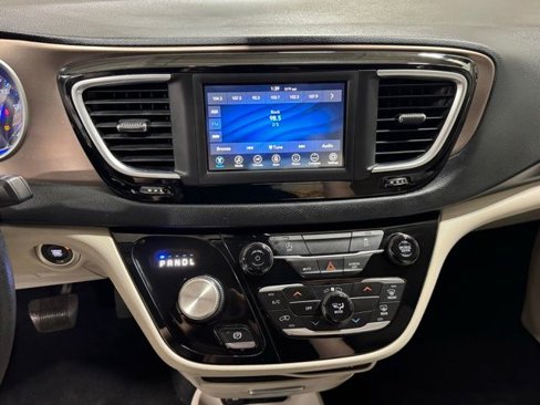 Used 2021 Chrysler Voyager Lxi image 17