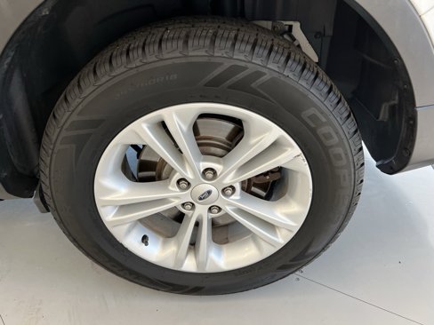 Used 2017 Ford Explorer XLT image 45