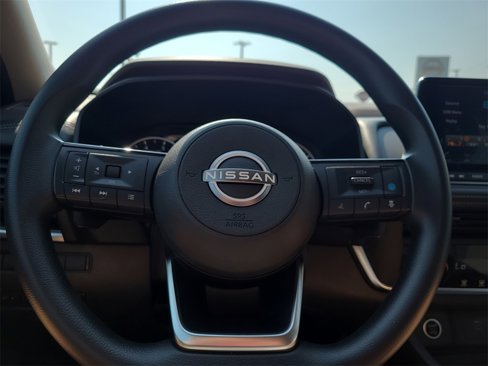 Used 2023 Nissan Rogue SV image 25