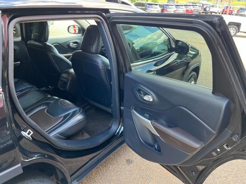 Used 2017 Jeep Cherokee Limited image 15