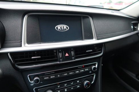 Used 2020 Kia Optima LX image 13