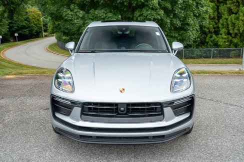 Certified 2024 Porsche Macan image 6