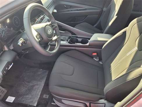 New 2025 Hyundai Elantra SEL image 11