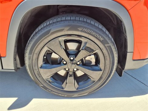 Used 2021 Jeep Cherokee Latitude Plus image 13