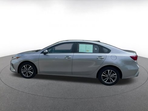 Used 2024 Kia Forte LXS image 9