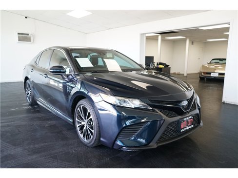 Used 2019 Toyota Camry SE w/ Carpet Mat Package image 9