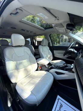 Used 2023 Kia Telluride EX w/ EX Captain's Chair Package image 11