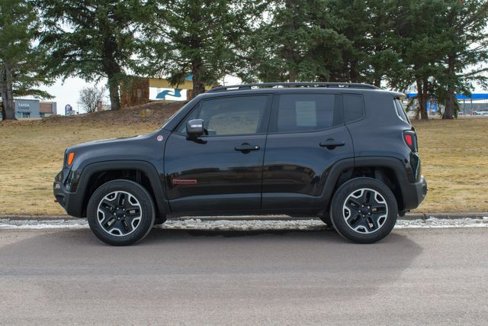 Used 2017 Jeep Renegade Trailhawk image 3