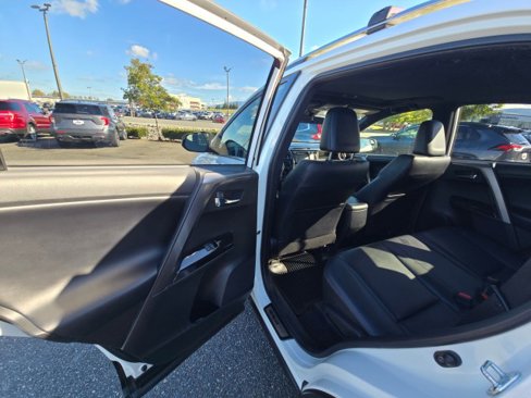 Used 2017 Toyota RAV4 SE image 18