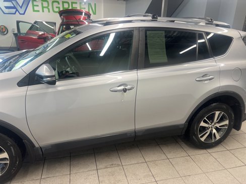 Used 2017 Toyota RAV4 XLE image 4