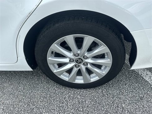 Used 2020 Toyota Camry LE image 10