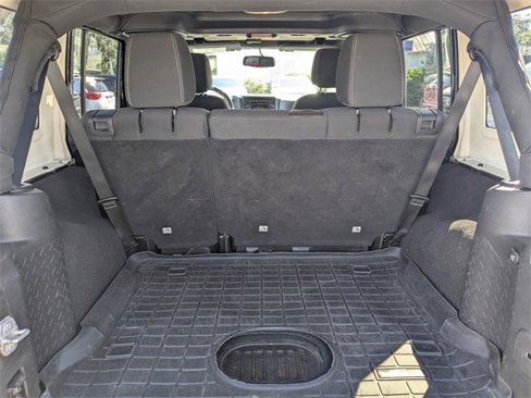 Used 2015 Jeep Wrangler Unlimited Sahara image 12