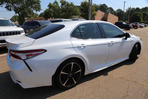 Used 2018 Toyota Camry XSE image 3