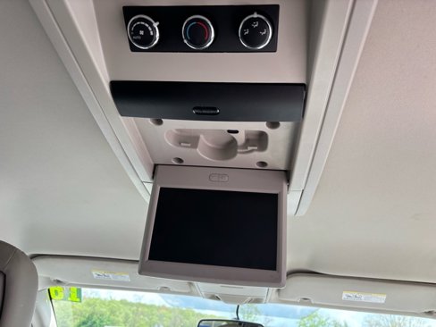 Used 2016 Chrysler Town & Country Touring image 24