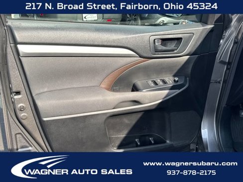 Used 2018 Toyota Highlander LE image 11