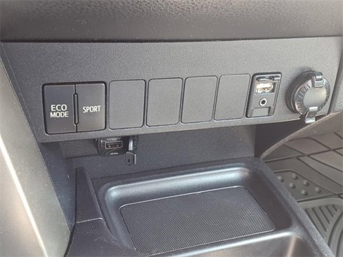 Used 2013 Toyota RAV4 XLE image 24